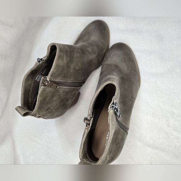 Report Ankle Boots booties heels suade leather NWOT taupe - Picture 2 of 7